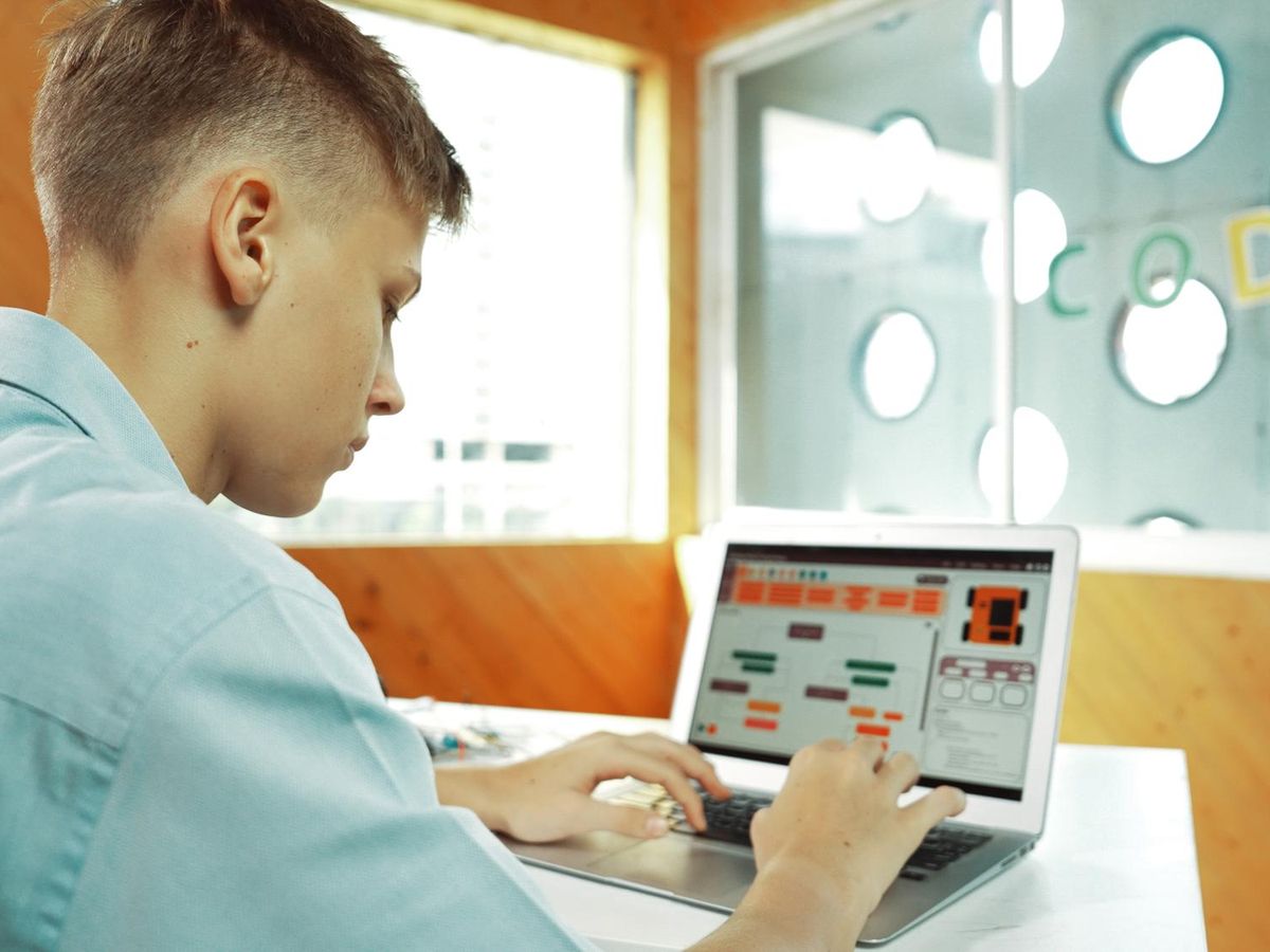 Jak nowoczesne portale edukacyjne wpływają na rozwój marketingu i wizerunek firm